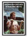 Chuck Norris Doesn't Wear A Watch Poster Posters fra Chuck Norris