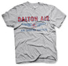 Billede af MacGyver, MacGyver: Daltons Air Charter Service T-Shirt