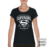 Billede af Supergirl: Strong & Faster Performance T-Shirt (Kvinder)